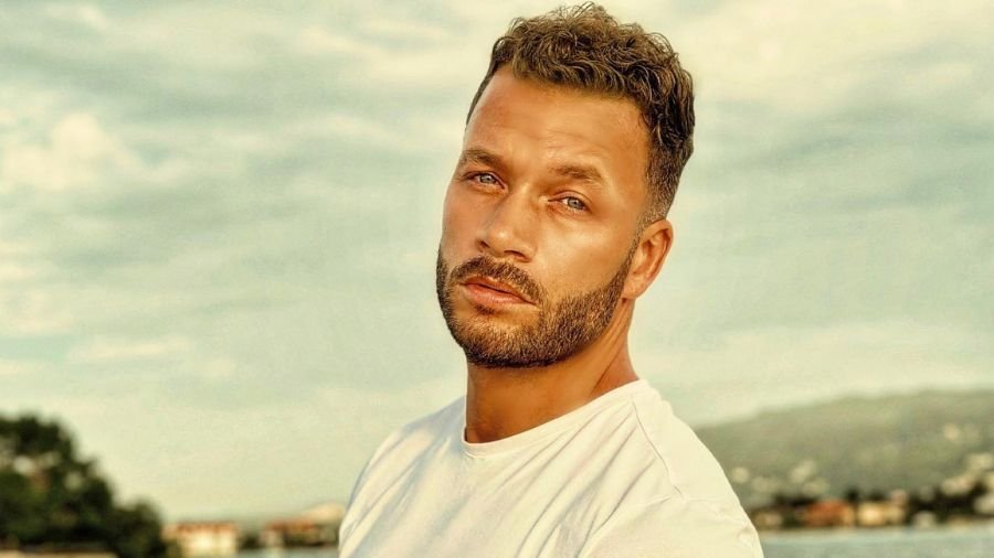 Trinity Whiteside Net Worth: $1 Million (actor)
